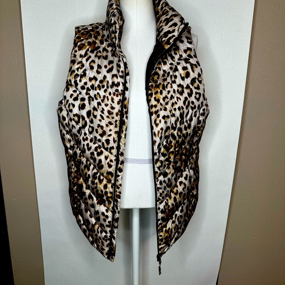 Light weight Chevron leopard puffer vest - Picture 2 of 6